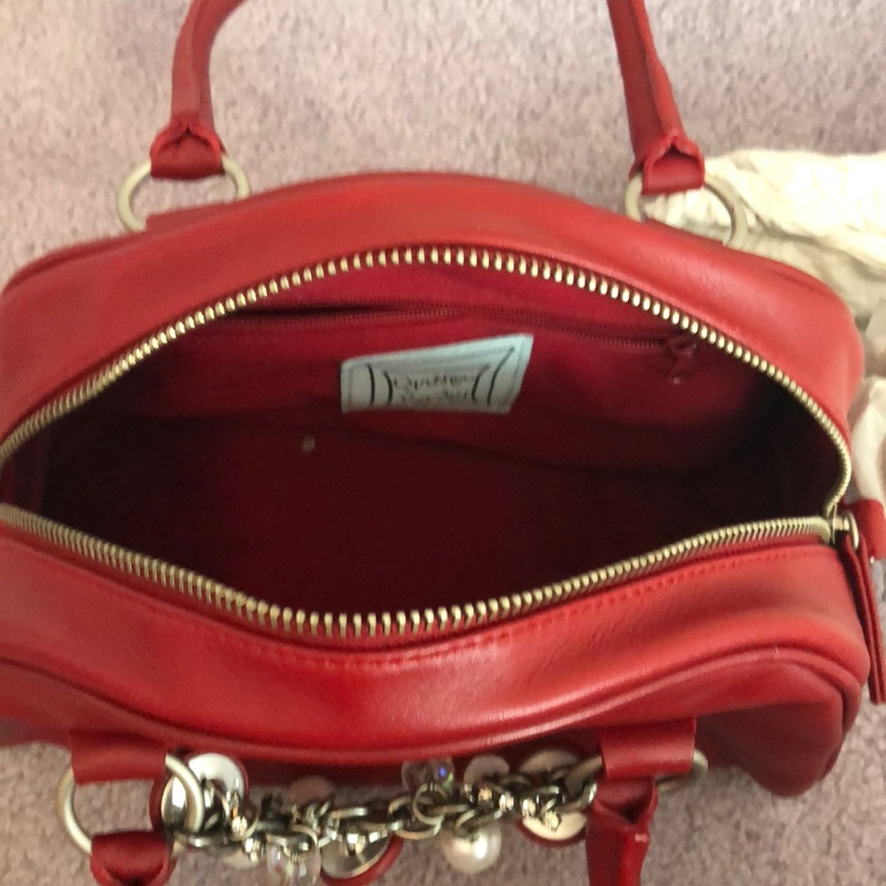 Adorable red handbag with sparkly accents - Picture 3 of 4